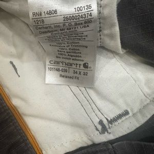 Men’s size 34x32 Carhartt relaxed fit rugged flex cargo work pants - worn once